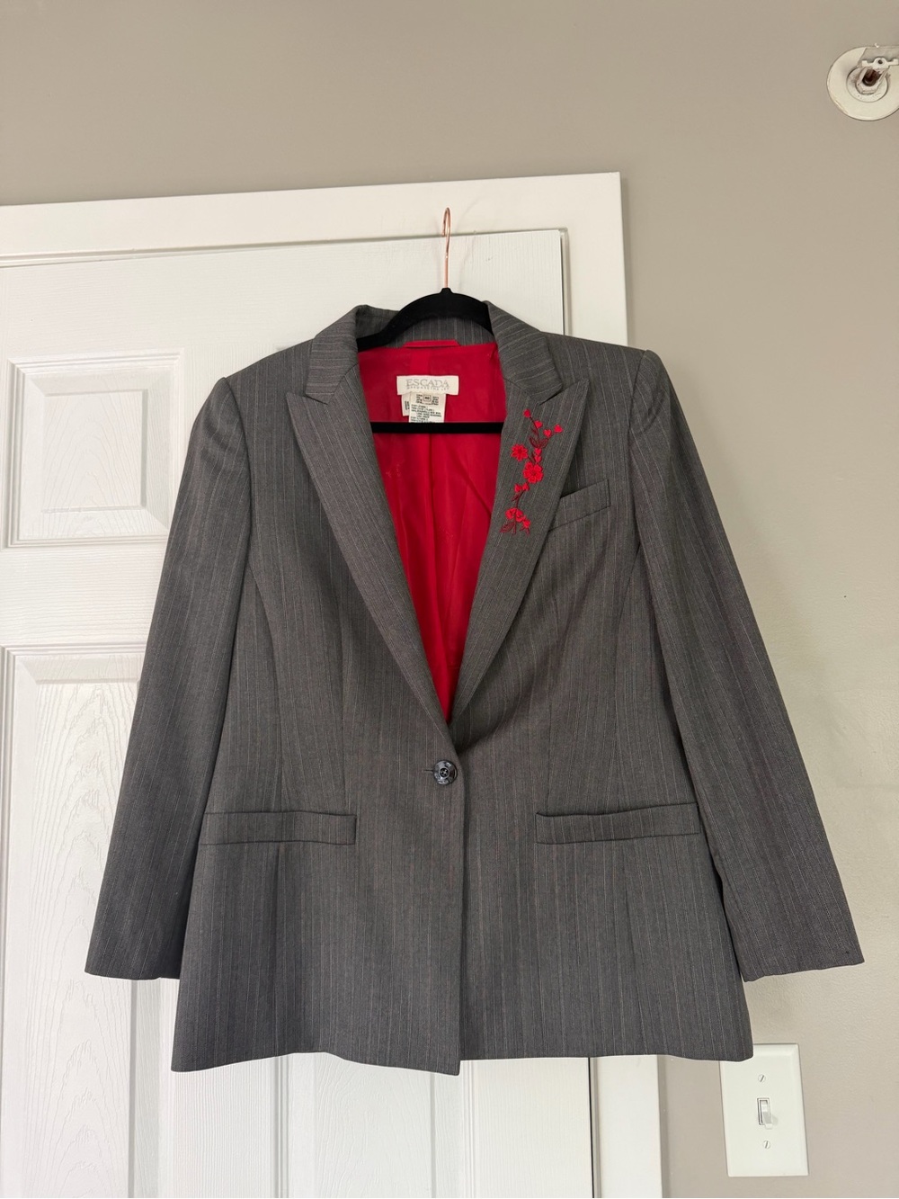 Escada 100% New Wool Grey Blazer Red Silk Embroidery